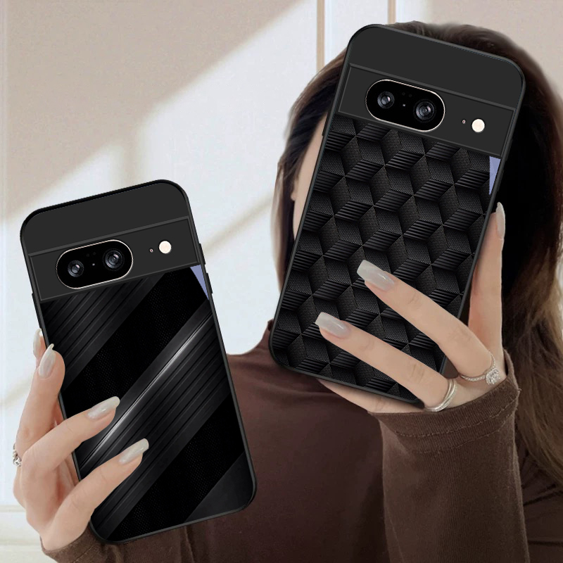 غطاء هاتف زجاجي أسود بنمط هندس - مراجعة Google Pixel 9 Pro وسعره