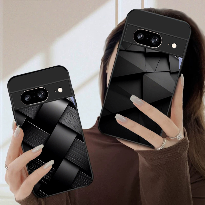غطاء هاتف زجاجي أسود بنمط هندس - مراجعة Google Pixel 9 Pro وسعره